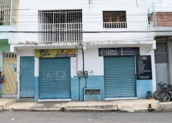 Vende-se Prédio com dois Pontos Comerciais e Apartamento no Centro de Paulistana