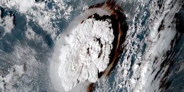 Mais de 80% da população de Tonga foi afetada por vulcão e tsunami