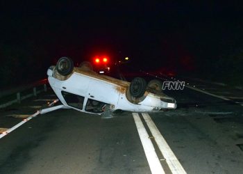Carro capota em cima de ponte na BR-407 em Paulistana