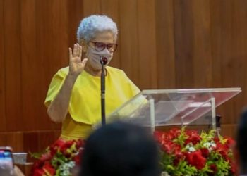 Regina Sousa toma posse como governadora do Estado do Piauí