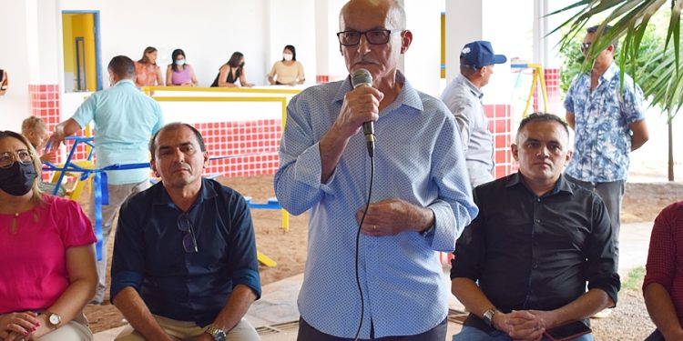 Prefeito Raimundo Júlio inaugura reforma de três escolas e reforma e ampliação da creche municipal em Queimada Nova