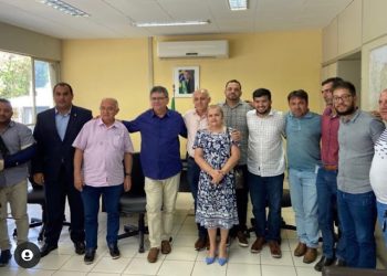Prefeito Joaquim da Farmácia e comitiva se reúne em Teresina com superintendente do DNIT em busca de solução para as construções as margens da BR-407