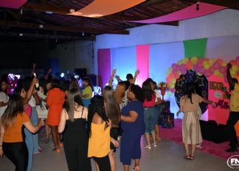 COMEMORAÇÃO: Neon Party das Mães do Colégio Mérito