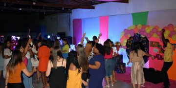 COMEMORAÇÃO: Neon Party das Mães do Colégio Mérito