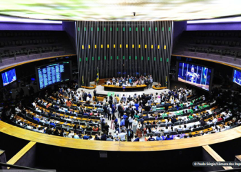 Câmara aprova piso salarial para enfermeiros
