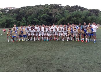 Atletas da Escolinha de Futebol Craque de Bola de Paulistana participaram de jogos avaliativos em Salvador/BA