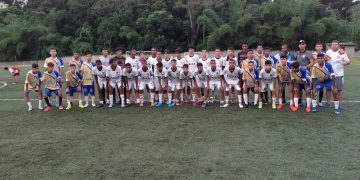 Atletas da Escolinha de Futebol Craque de Bola de Paulistana participaram de jogos avaliativos em Salvador/BA