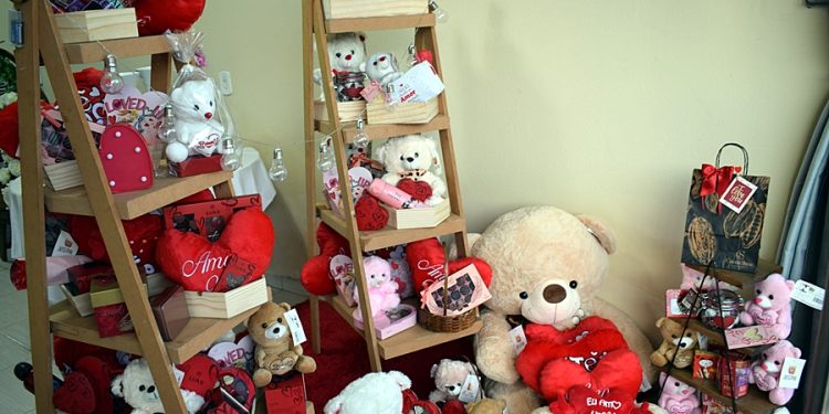 Na Marques Mimos têm ótimas opções de presentes para o Dia dos Namorados – Chocolates Cacau Show, kits Cacau Show com mimos, e mais!