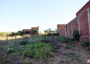 Vende-se terreno no Bairro Industrial, em Paulistana