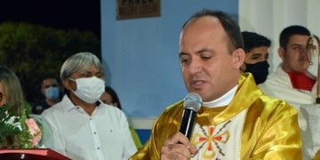 Padre Fernando Amando toma posse como 27º pároco da paróquia de Paulistana