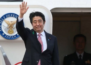 Ex-primeiro-ministro japonês Shinzo Abe morre após ser baleado durante discurso