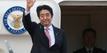 Ex-primeiro-ministro japonês Shinzo Abe morre após ser baleado durante discurso