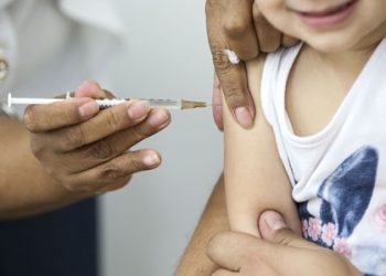 Saúde orienta ampliação do uso da Coronavac em crianças de 3 a 5 anos.