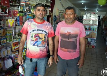 Zé Spraite realiza sorteio entre amigos de um garrote