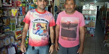 Zé Spraite realiza sorteio entre amigos de um garrote