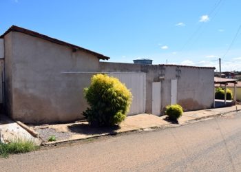 Vende-se casa no Bairro Industrial, em Paulistana