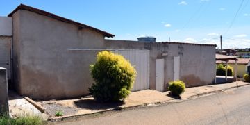Vende-se casa no Bairro Industrial, em Paulistana