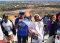 Sacrifício e Gratidão| Moradores do Barro Vermelho andam 25km a pé para pagar promessa em Paulistana