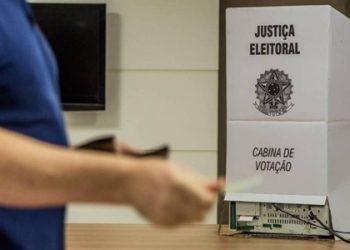 Eleições 2022 | TSE decide proibir eleitor de levar celular para cabine de votação