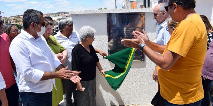 Governadora Regina Sousa e prefeito Joaquim da Farmácia inauguram Obras em Paulistana. Veja!