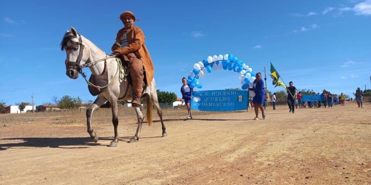 Marco Histórico: Pela Primeira vez, uma escola da Zona Rural comemora o 7 de Setembro com desfile cívico, em plena comunidade