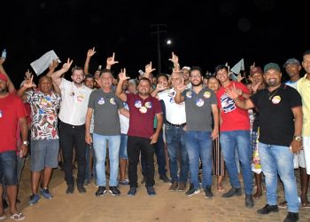 Prefeito Joaquim da Farmácia participa de caminhada nos bairros, em busca de apoio à seus candidatos