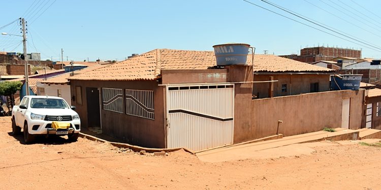Vende-se casa em Queimada Nova