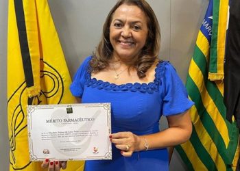 Dra Elizabete do Laboratório Betesda é homenageada pelo CRF-PI com a Comenda do Mérito Farmacêutico