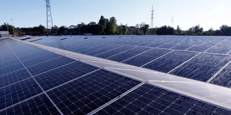 Energia solar está perto de se tornar 2ª maior fonte de geração no país, diz Absolar