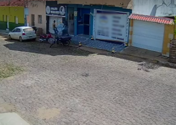 Ladrões invadem apartamento no Centro de Paulistana e praticam assalto (Veja o vídeo)
