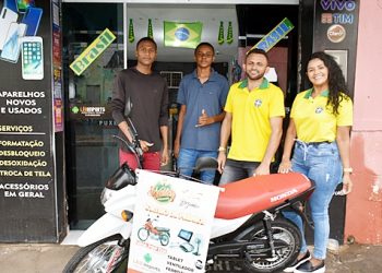 Clientes da Léo Imports participam do sorteio de uma moto 0km nesse natal
