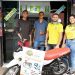 Clientes da Léo Imports participam do sorteio de uma moto 0km nesse natal