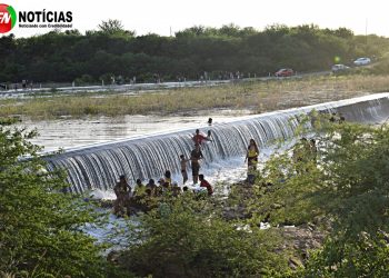 Açude Ingazeira de Paulistana, transborda após chuvas na região