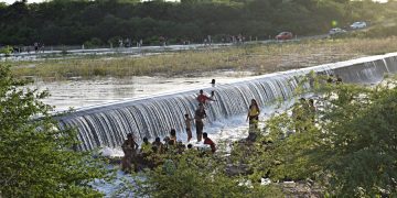 Açude Ingazeira de Paulistana, transborda após chuvas na região