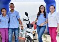 Clientes da Farmácia Farma Rápida participam do sorteio de uma Moto 0km, na promoção natal Premiado 2022