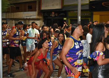 Bloco AL-Kaida agita a cidade no último dia de carnaval