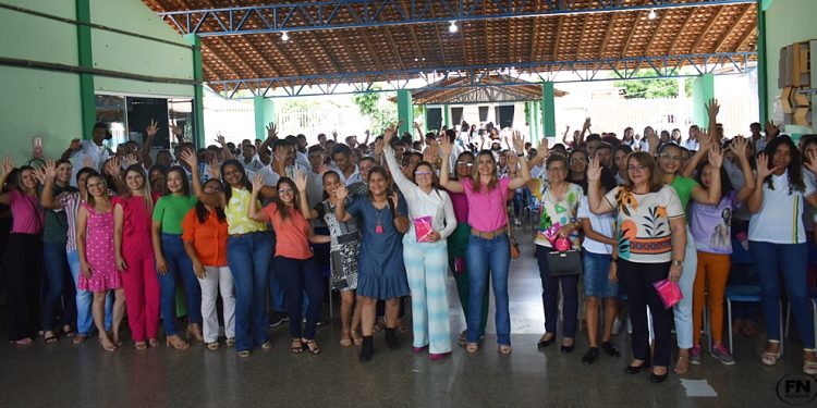 O Ceti Lucinete Santana realizou neste sábado (11/03), o projeto “Floresça”, alusivo ao Dia da Mulher