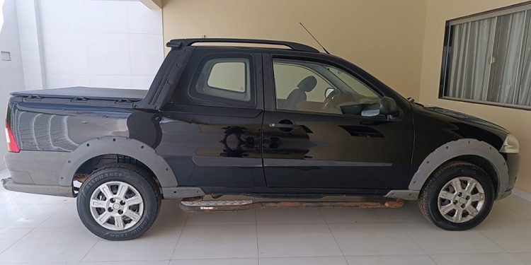 Vende – se um Fiat Strada