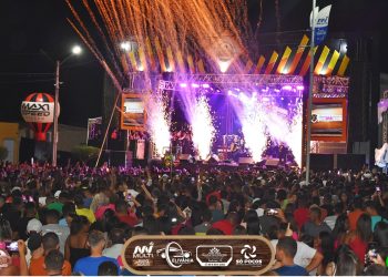 1ª noite de ExpoAcauã é marcada por grande quantidade de público