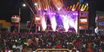  1ª noite de ExpoAcauã é marcada por grande quantidade de público