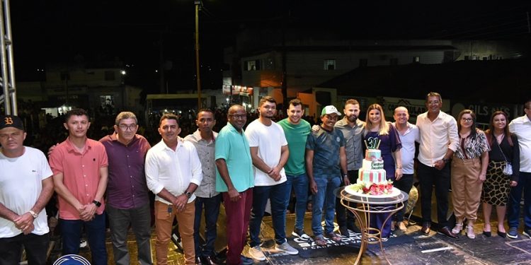 Prefeitura de Jacobina encerra atividades festivas do aniversário de 31 anos de Emancipação Política da cidade com shows de Caninana do Forró e Gleysson Sanfoneiro