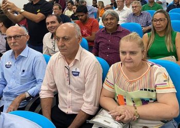 Prefeitos das cidades de Paulistana, Queimada Nova, Jacobina e Acauã, participam de audiência com o governador, Rafael Fonteles, para discutir demandas dos municípios