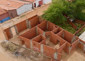 Vende-se casa em fase de construção no Bairro Industrial