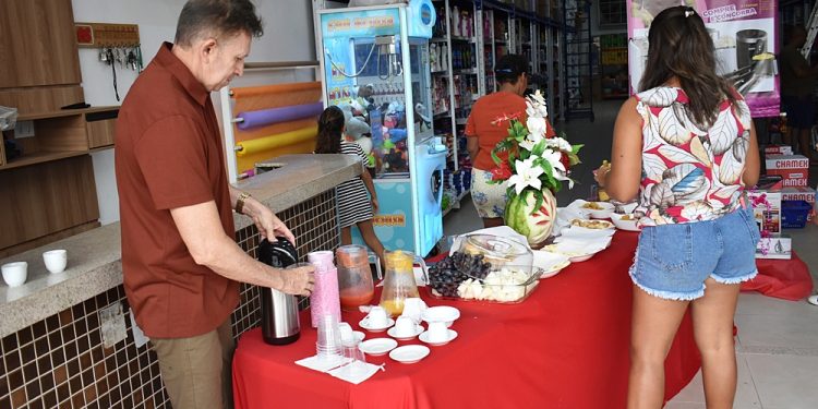 Alencar Supermercado oferece café da manhã especial em homenagem ao Dia das Mães