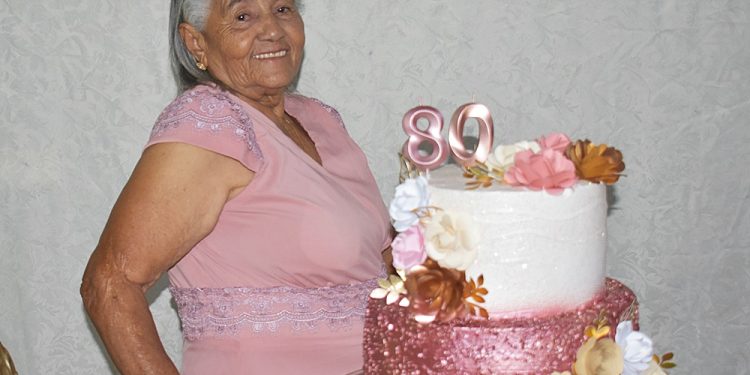 Uma vida bem vívida merece ser celebrada! Naziozena Maria Xavier 80 anos