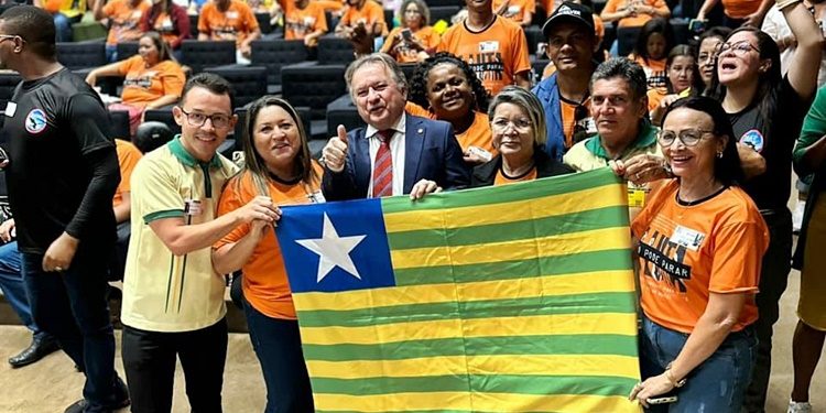 SINDRACSE-SINDICATO REGIONAL DOS ACS E ACE DO TERRITÓRIO CHAPADA VALE DO RIO ITAIM-PI PRESENTE EM MAIS UMA LUTA VITORIOSA DA CONACS EM BRASILIA.