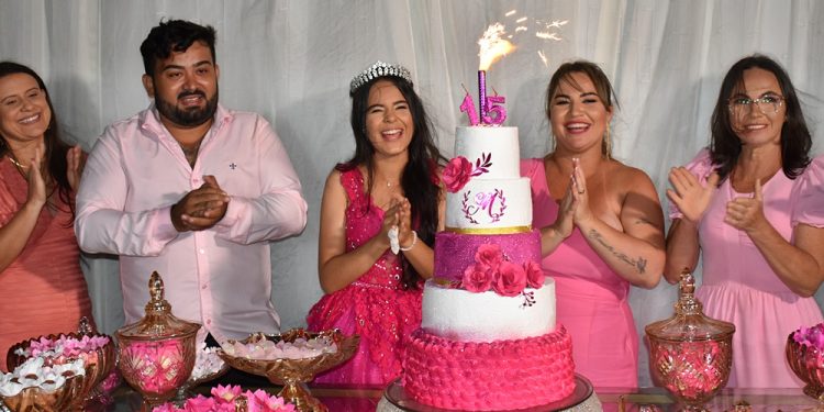 Manuella Lara comemora seus 15 anos em grande estilo