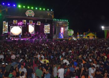Recorde de Público Marca a Segunda Noite da Ovinocaprishow com Shows da Banda Raça Negra e do Cantor Romim Mata