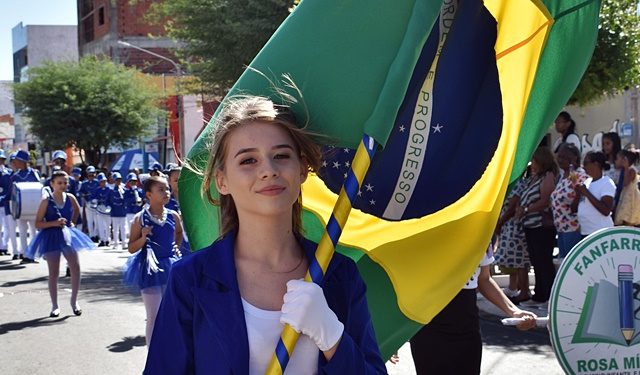 Tributo à Pátria: Paulistana Brilha em Desfile Cívico no 7 de Setembro