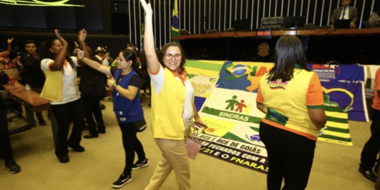 O sindicato regional dos ACS e ACE da Chapada Vale do Rio Itaim-PI (SINDRACSE) e a federação dos ACS e ACE do Piauí (FEDACS-PI) estiveram presentes na II grande mobilização nacional da confederação nacional dos ACS e ACE do Brasil (CONACS)